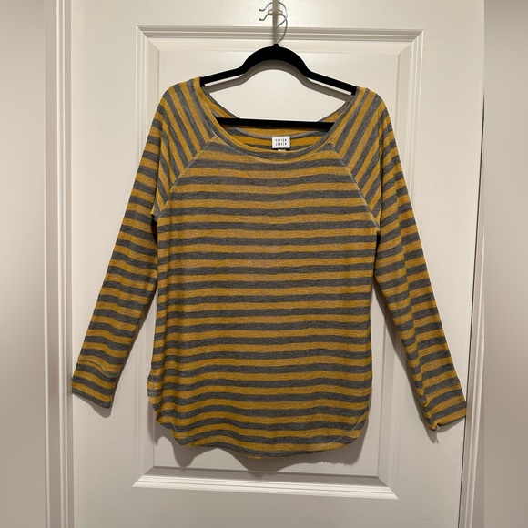 Evereve Tops - Evereve Peyton Jensen. Size Medium. Yellow & Gray Striped.